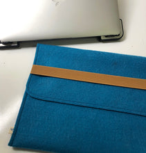 Load image into Gallery viewer, Eco Laptop Sleeve 13&quot; computers, Eco friendly laptop sleeve, eco friendly notebook sleeve, notebook case, eco notebook case, MacBook Pro, MacBook Air, HP Envy, Lenovo, laptop computer
